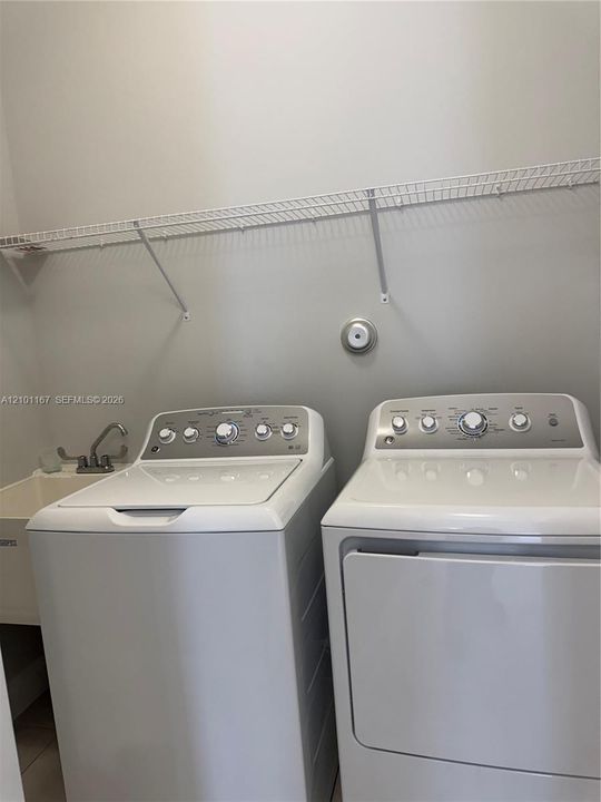En Renta: $4,750 (4 camas, 3 baños, 2512 Pies cuadrados)