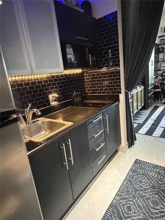В аренду: $2,500 (0 спален, 1 ванн, 503 Квадратных фут)
