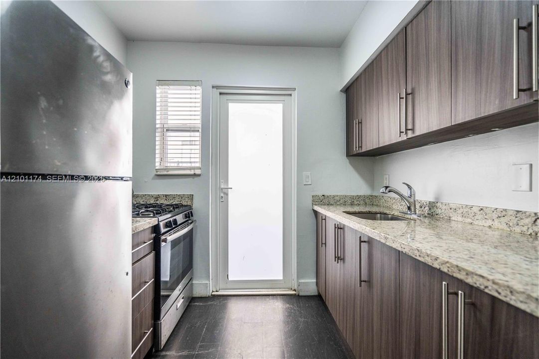 For Rent: $1,550 (0 beds, 1 baths, 500 Square Feet)