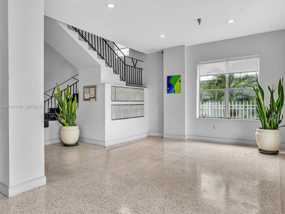 For Rent: $3,700 (2 beds, 2 baths, 1039 Square Feet)