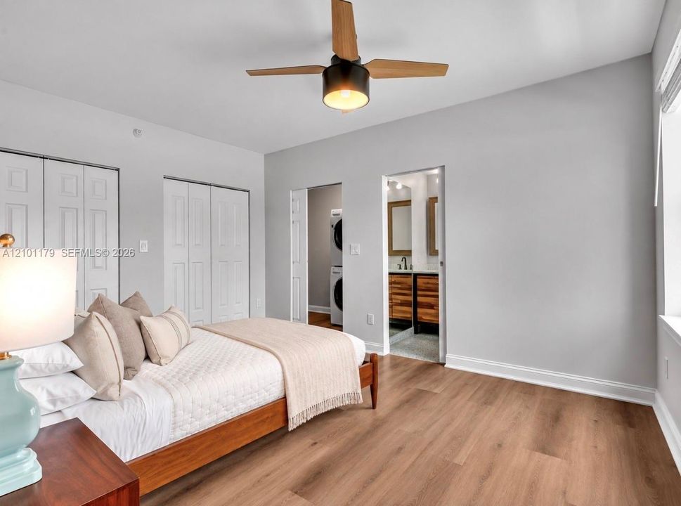 For Rent: $3,700 (2 beds, 2 baths, 1039 Square Feet)