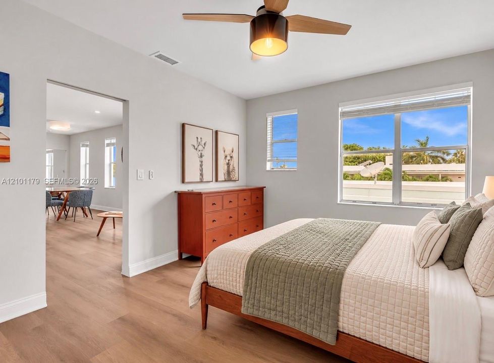 For Rent: $3,700 (2 beds, 2 baths, 1039 Square Feet)