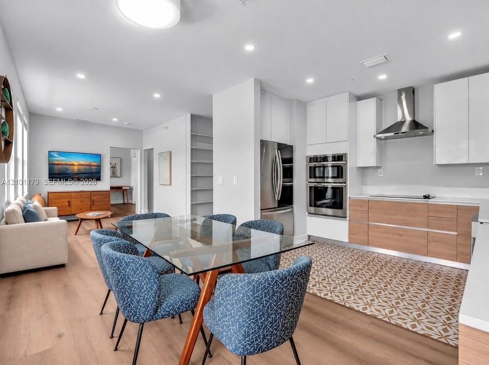 For Rent: $3,700 (2 beds, 2 baths, 1039 Square Feet)