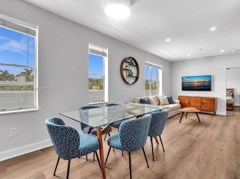 For Rent: $3,700 (2 beds, 2 baths, 1039 Square Feet)