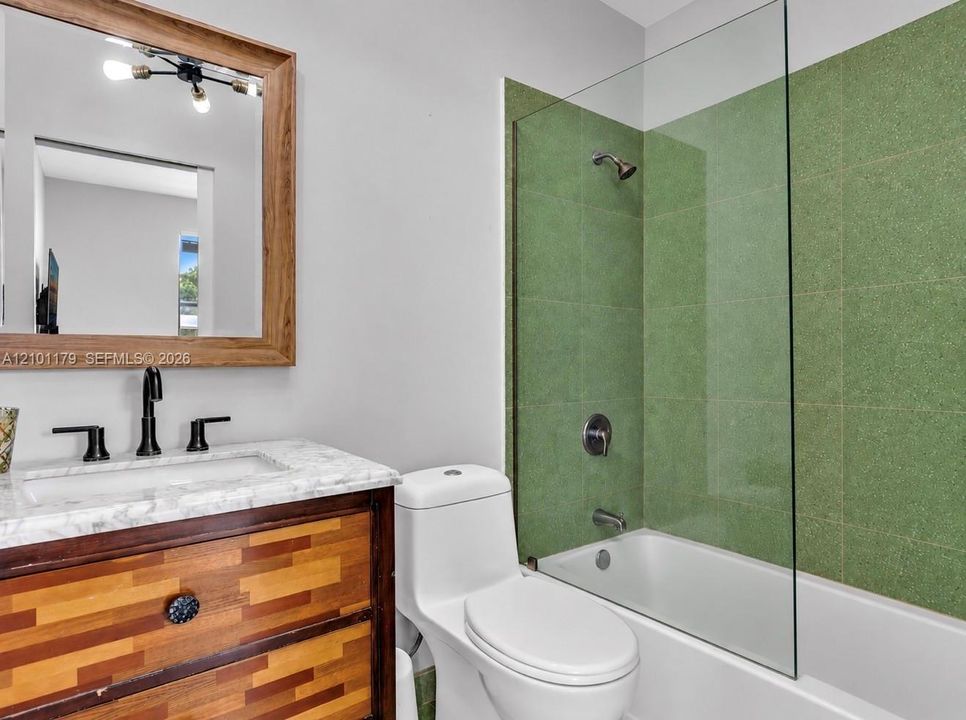 For Rent: $3,700 (2 beds, 2 baths, 1039 Square Feet)