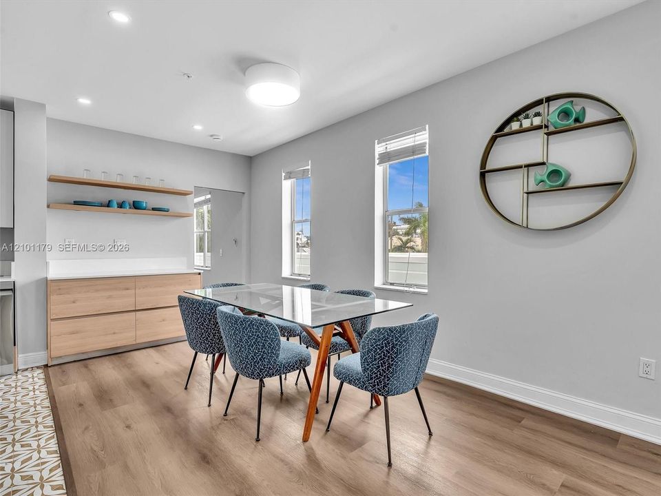 For Rent: $3,700 (2 beds, 2 baths, 1039 Square Feet)