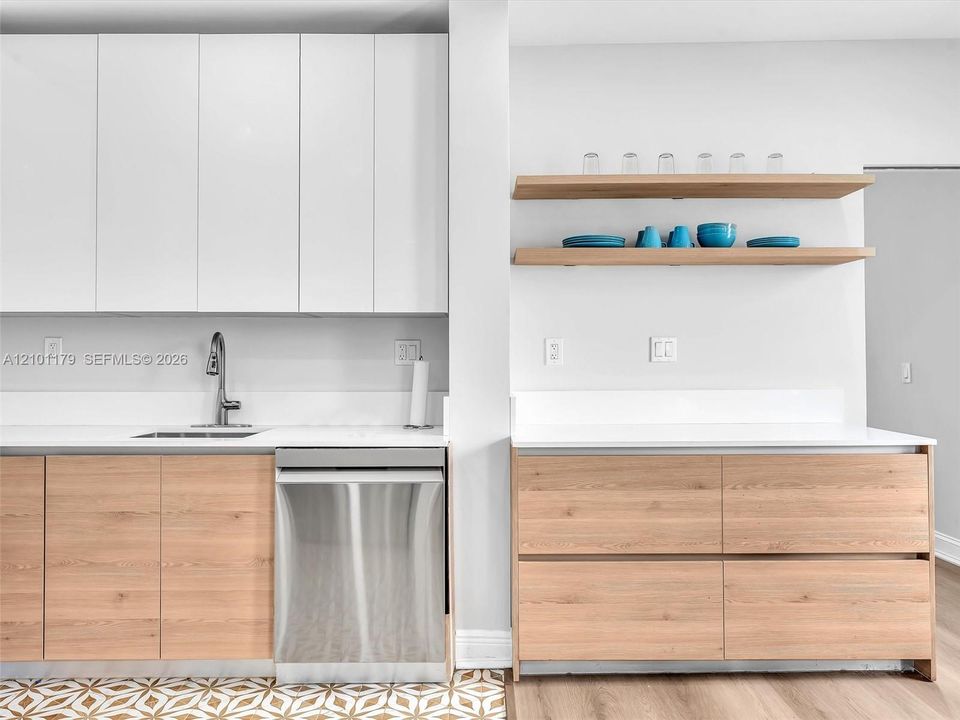 For Rent: $3,700 (2 beds, 2 baths, 1039 Square Feet)