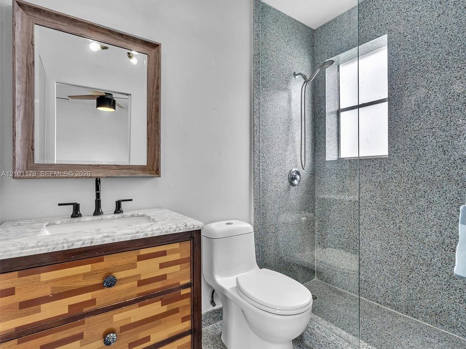 For Rent: $3,700 (2 beds, 2 baths, 1039 Square Feet)
