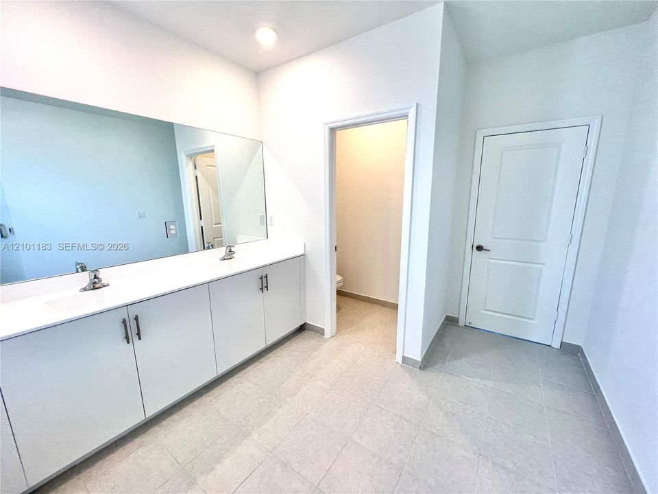 В аренду: $4,000 (4 спален, 2 ванн, 2560 Квадратных фут)