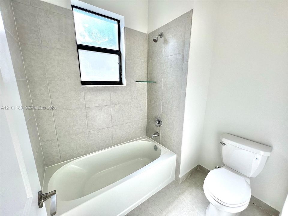 В аренду: $4,000 (4 спален, 2 ванн, 2560 Квадратных фут)