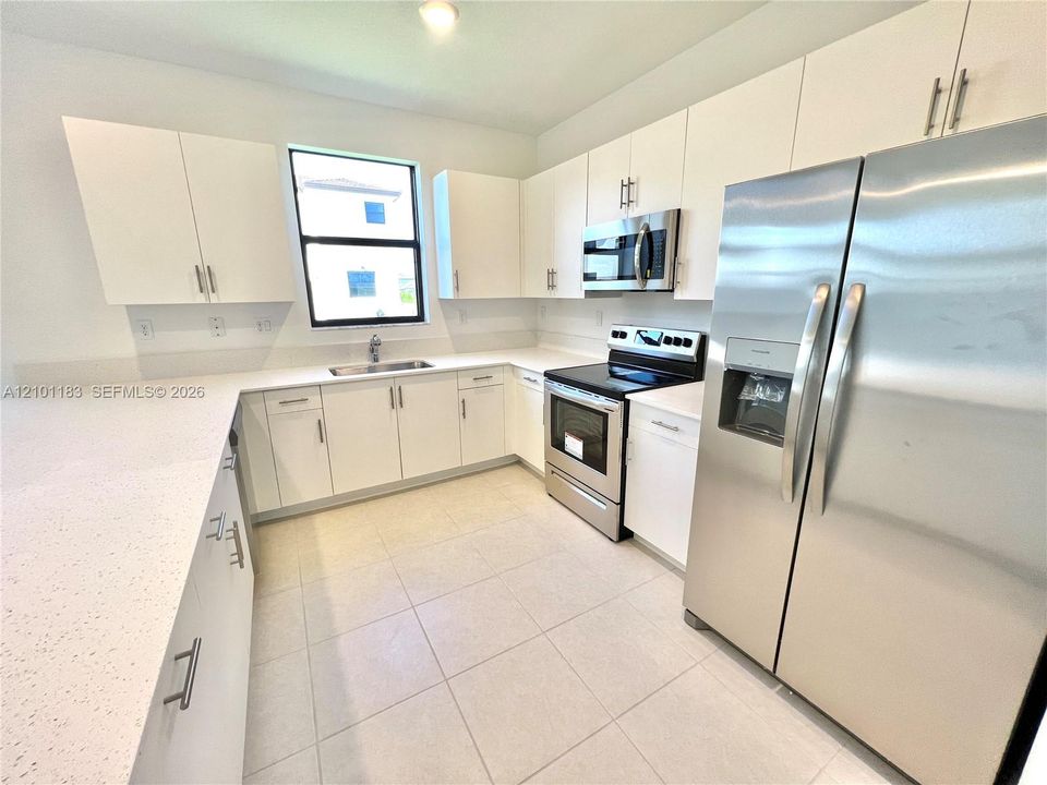 В аренду: $4,000 (4 спален, 2 ванн, 2560 Квадратных фут)