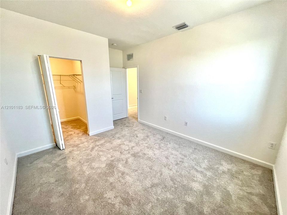 В аренду: $4,000 (4 спален, 2 ванн, 2560 Квадратных фут)