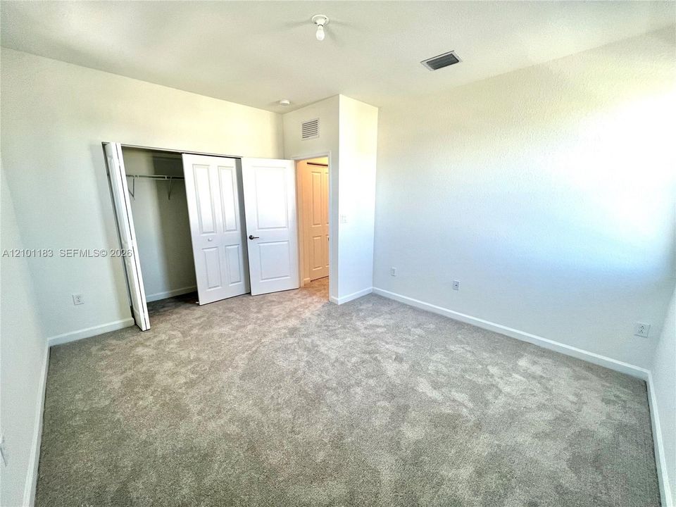 В аренду: $4,000 (4 спален, 2 ванн, 2560 Квадратных фут)