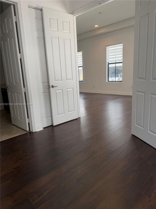 For Rent: $5,100 (5 beds, 4 baths, 2696 Square Feet)