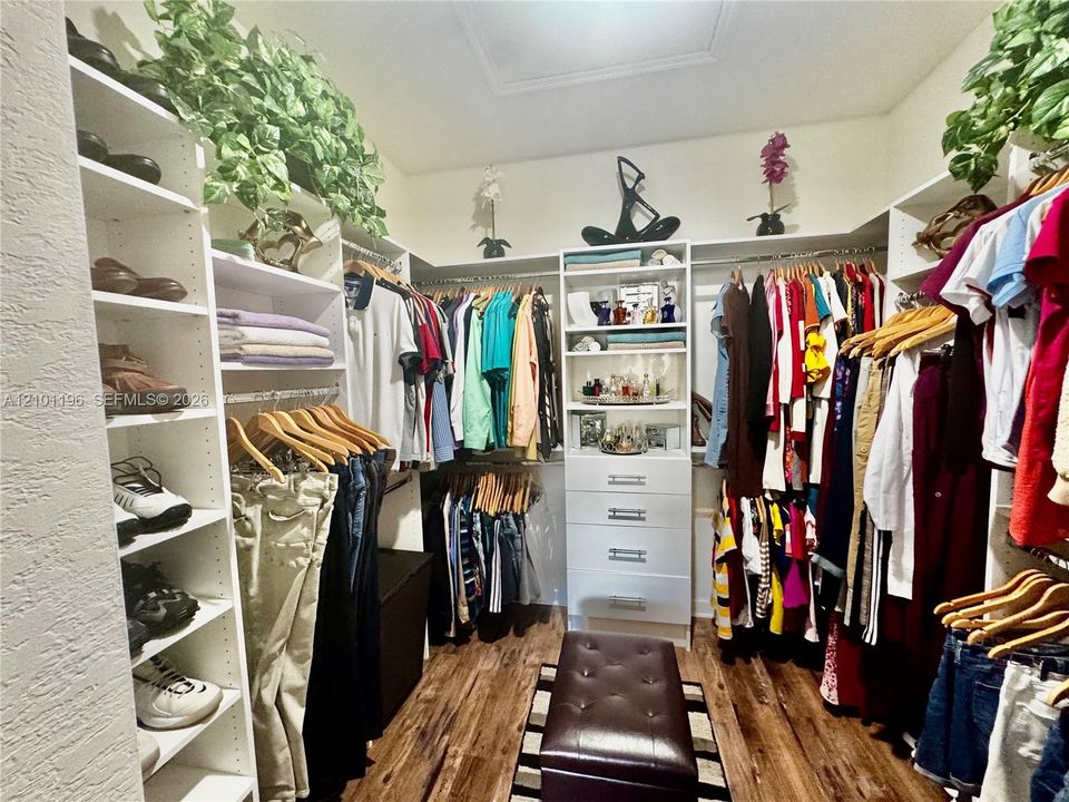 En Venta: $435,500 (3 camas, 2 baños, 1740 Pies cuadrados)