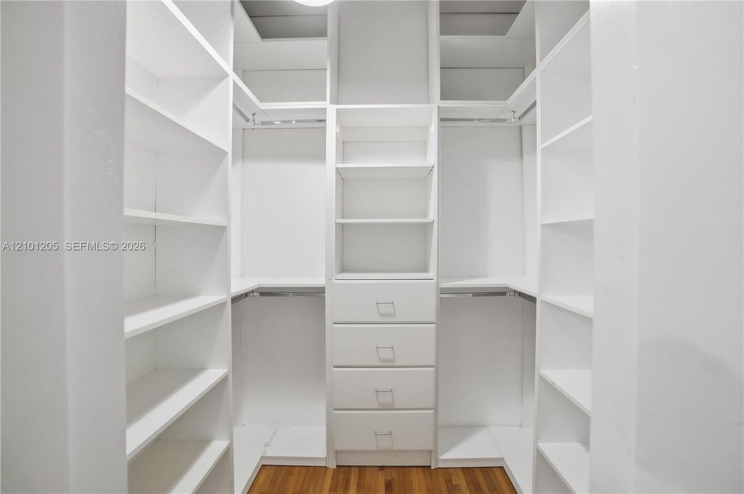 В аренду: $8,300 (3 спален, 2 ванн, 1980 Квадратных фут)