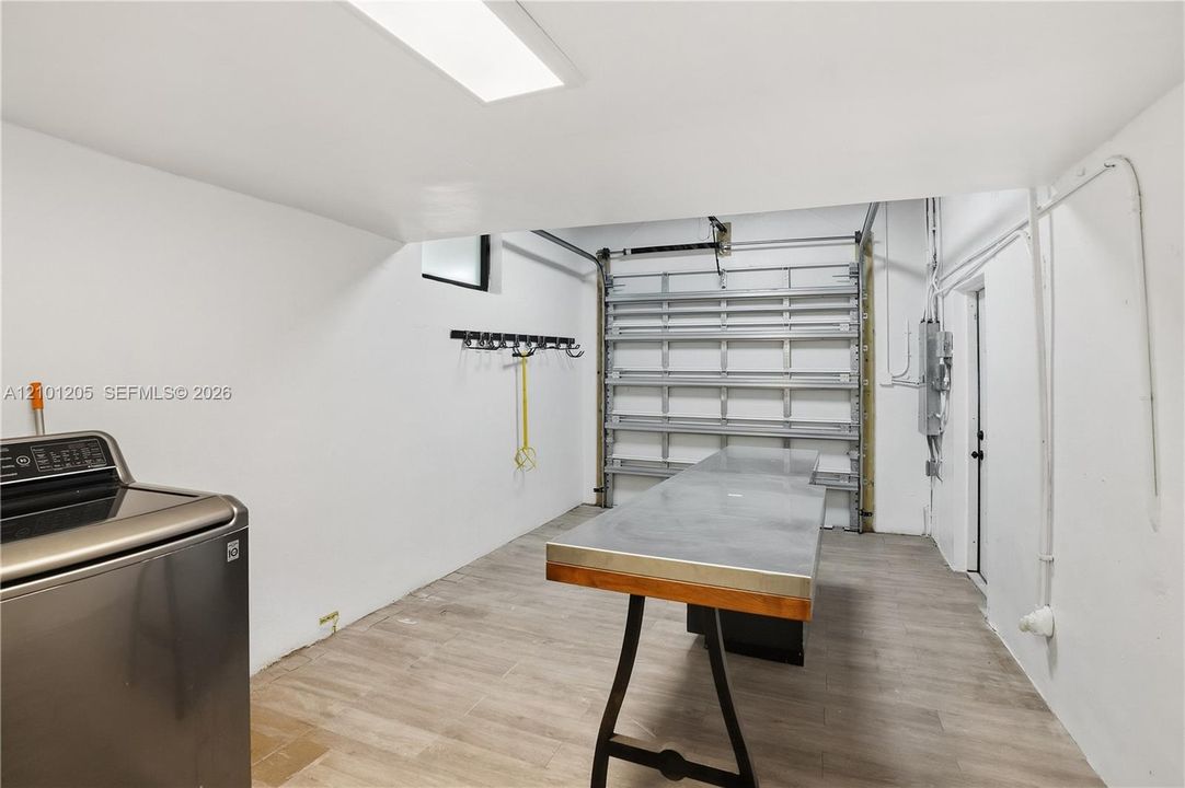 В аренду: $8,300 (3 спален, 2 ванн, 1980 Квадратных фут)