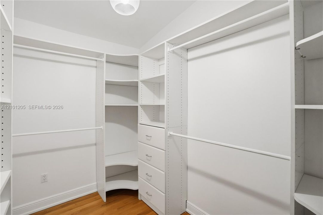 В аренду: $8,300 (3 спален, 2 ванн, 1980 Квадратных фут)