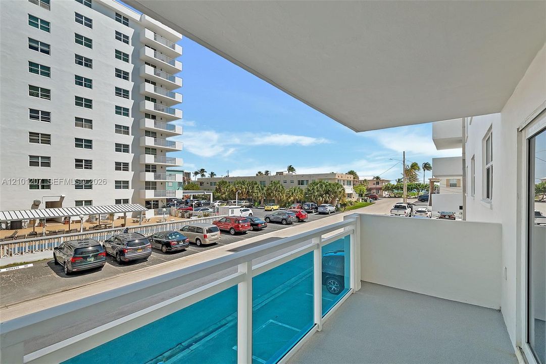 For Sale: $395,000 (2 beds, 2 baths, 1320 Square Feet)