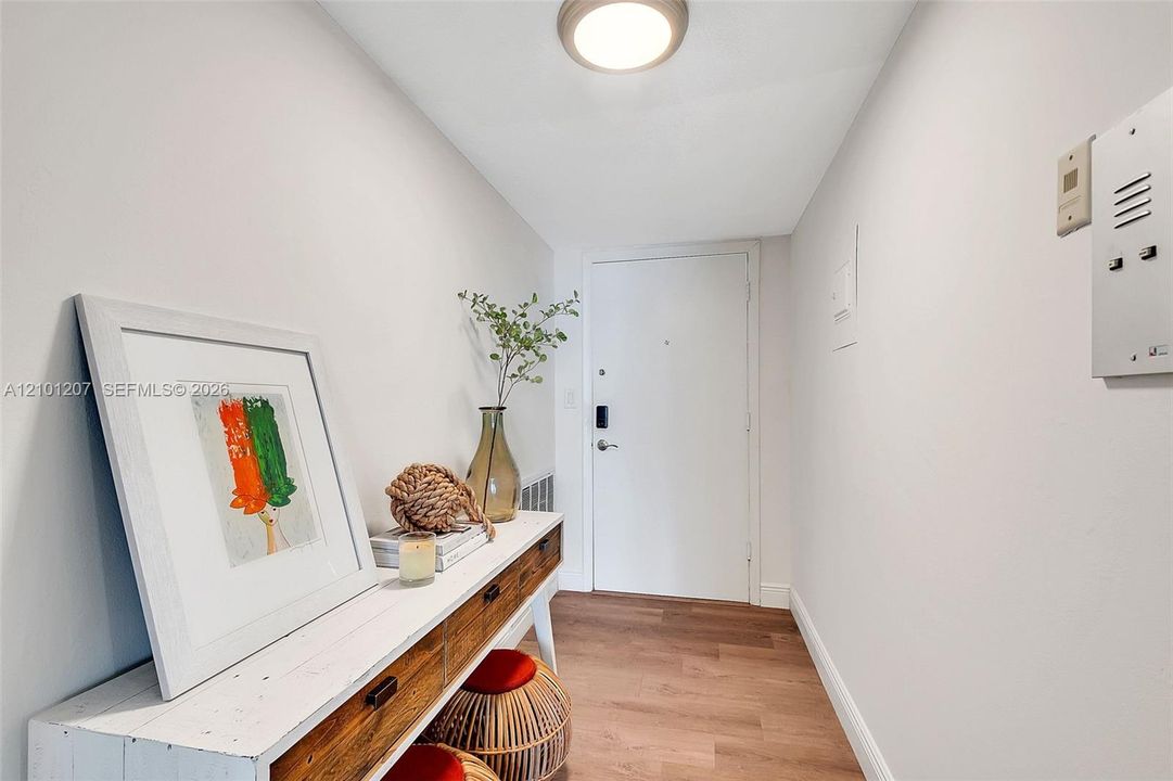 For Sale: $395,000 (2 beds, 2 baths, 1320 Square Feet)
