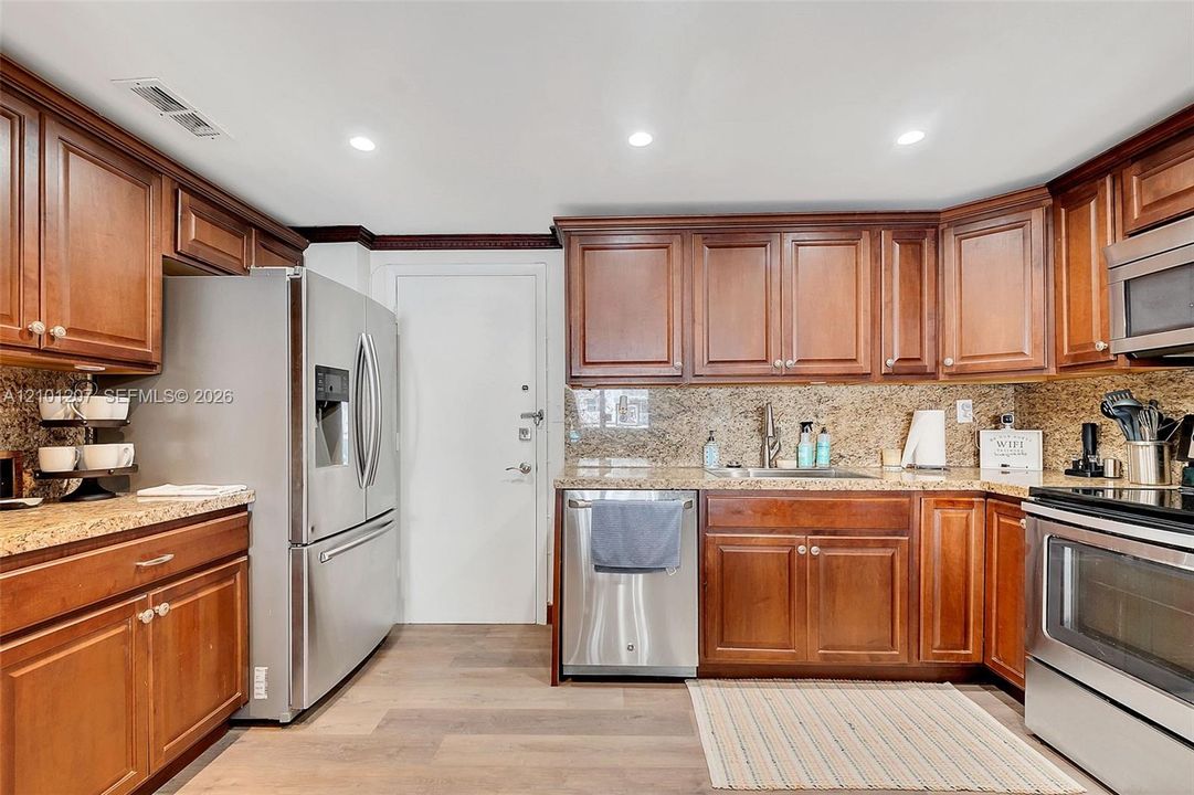 For Sale: $395,000 (2 beds, 2 baths, 1320 Square Feet)