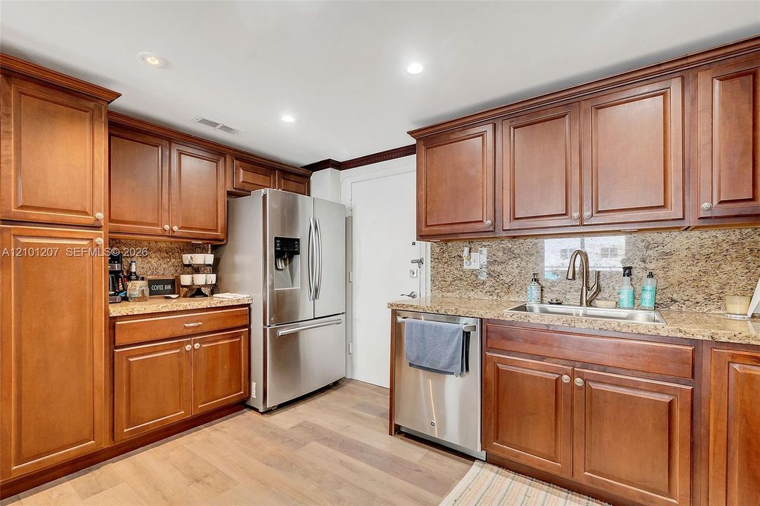 For Sale: $395,000 (2 beds, 2 baths, 1320 Square Feet)