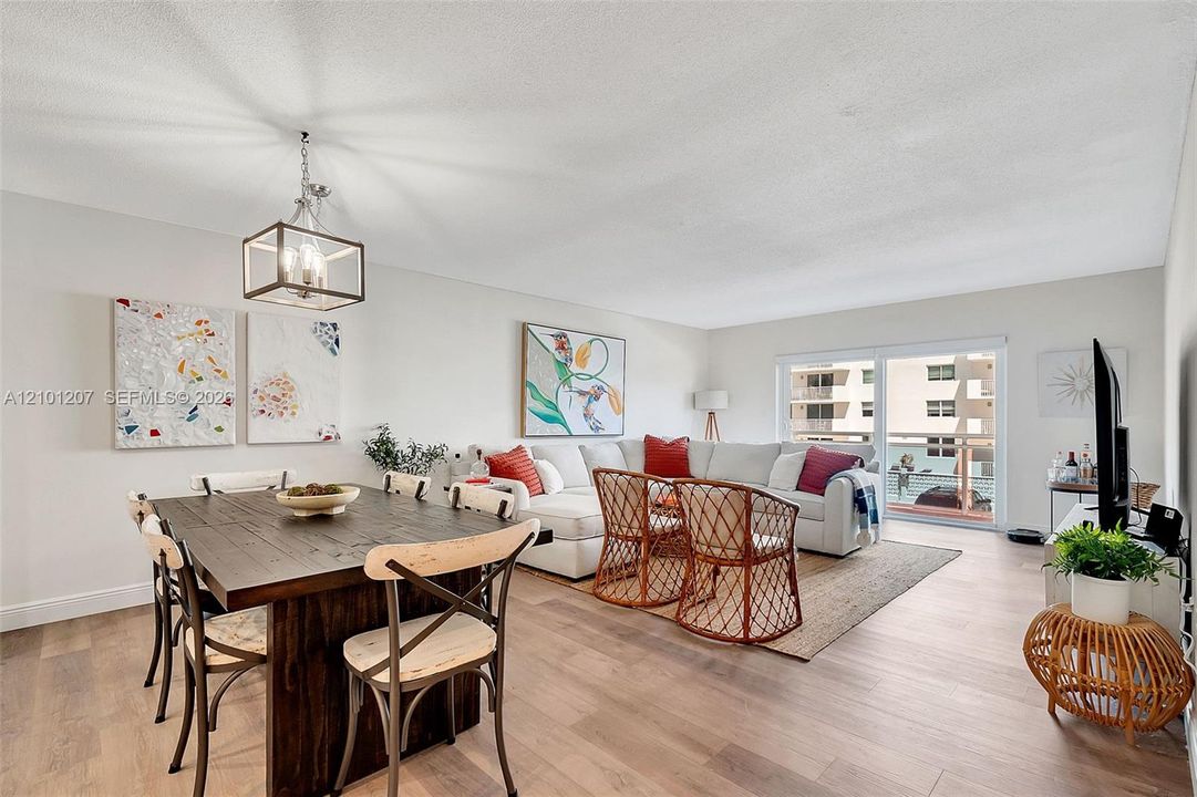 For Sale: $395,000 (2 beds, 2 baths, 1320 Square Feet)