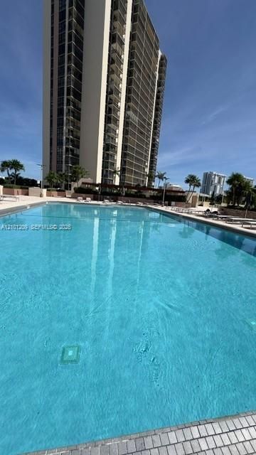 En Venta: $349,000 (2 camas, 2 baños, 1313 Pies cuadrados)