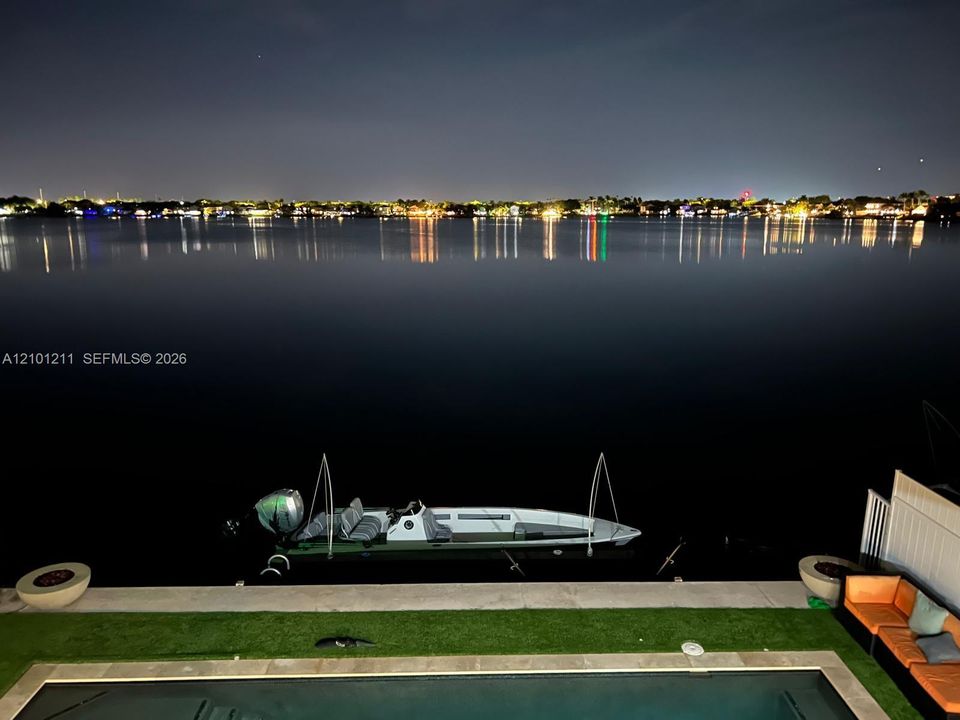 На продажу: $1,050,000 (4 спален, 2 ванн, 2495 Квадратных фут)