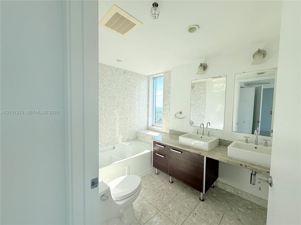 For Rent: $3,700 (2 beds, 2 baths, 1310 Square Feet)
