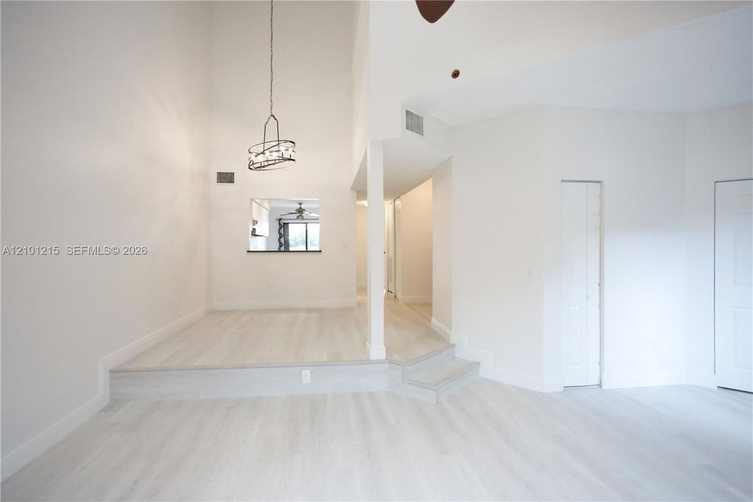 В аренду: $3,000 (3 спален, 2 ванн, 1652 Квадратных фут)