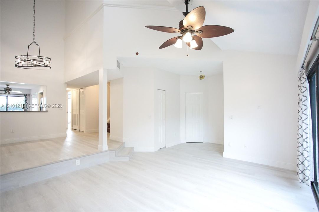В аренду: $3,000 (3 спален, 2 ванн, 1652 Квадратных фут)