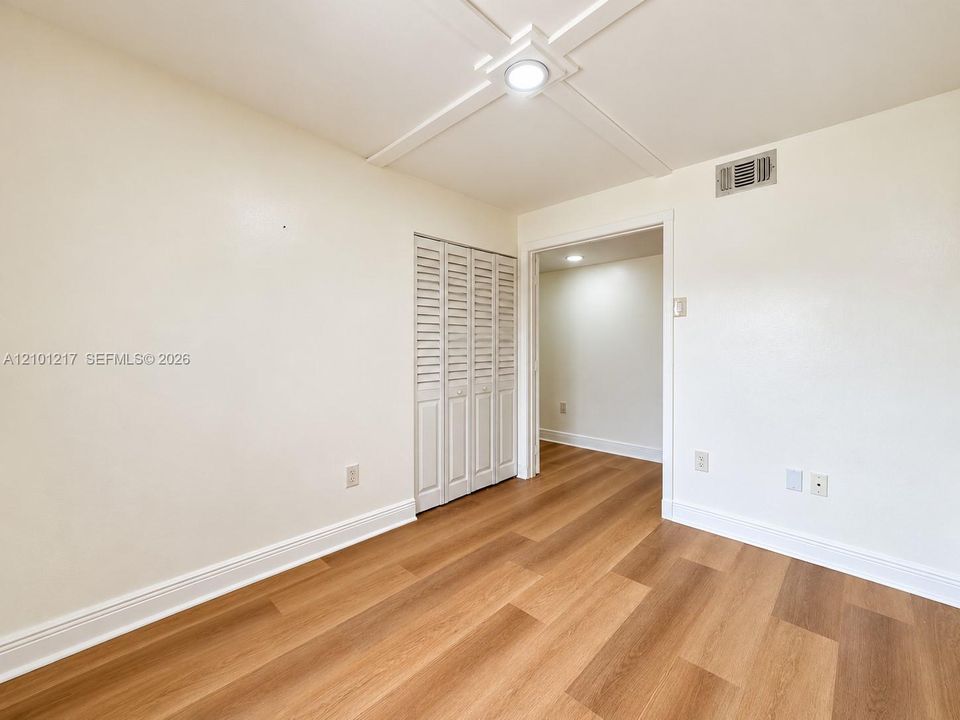 For Rent: $2,700 (3 beds, 2 baths, 880 Square Feet)