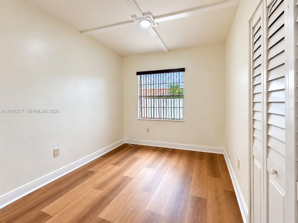 For Rent: $2,700 (3 beds, 2 baths, 880 Square Feet)