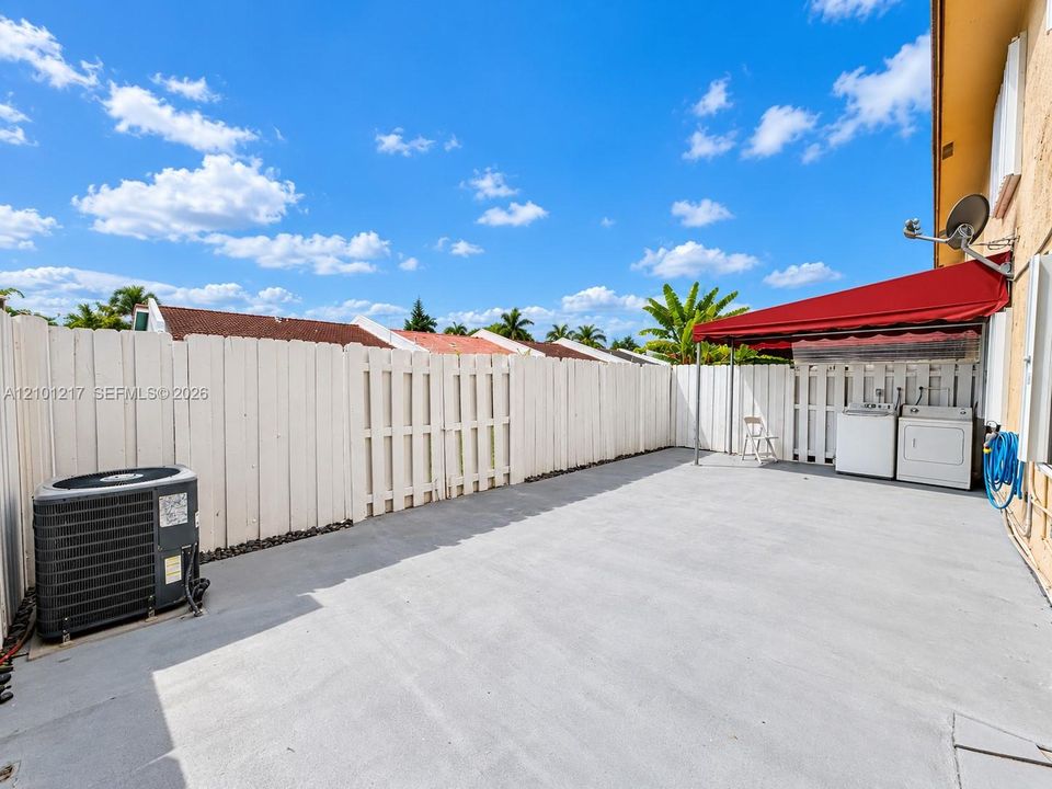 For Rent: $2,700 (3 beds, 2 baths, 880 Square Feet)