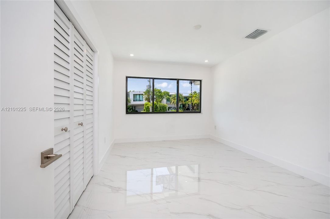 В аренду: $7,800 (4 спален, 2 ванн, 2047 Квадратных фут)