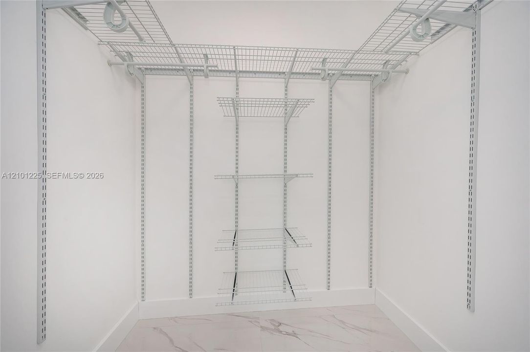 В аренду: $7,800 (4 спален, 2 ванн, 2047 Квадратных фут)