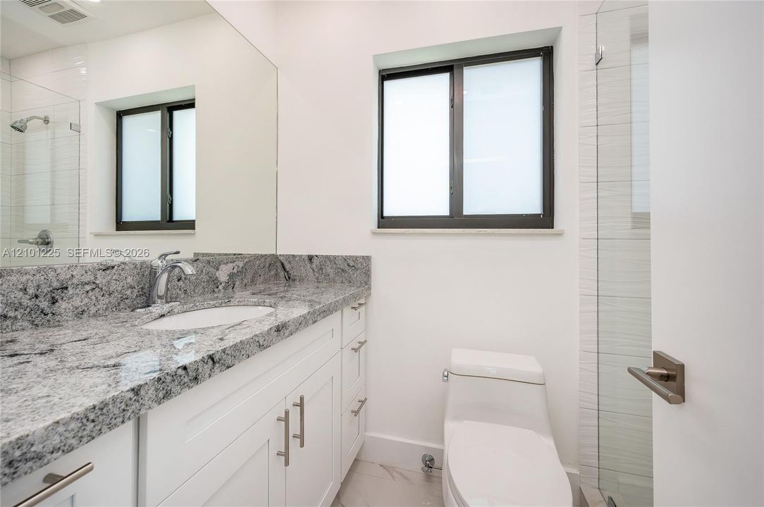 В аренду: $7,800 (4 спален, 2 ванн, 2047 Квадратных фут)