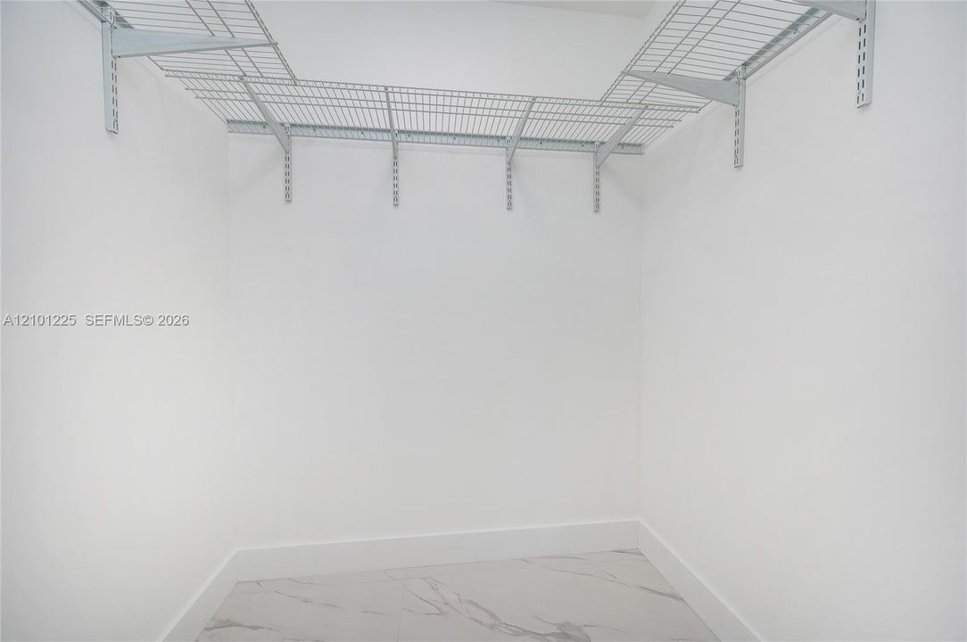 В аренду: $7,800 (4 спален, 2 ванн, 2047 Квадратных фут)