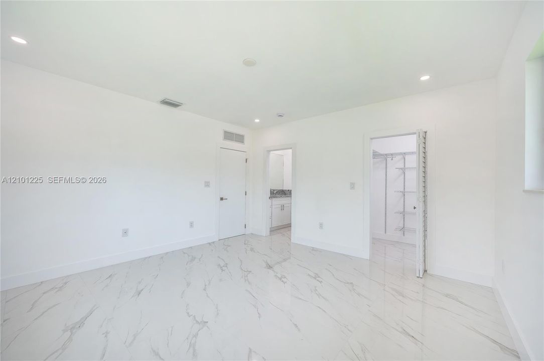 В аренду: $7,800 (4 спален, 2 ванн, 2047 Квадратных фут)