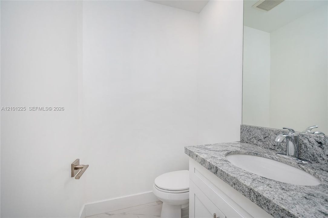 В аренду: $7,800 (4 спален, 2 ванн, 2047 Квадратных фут)