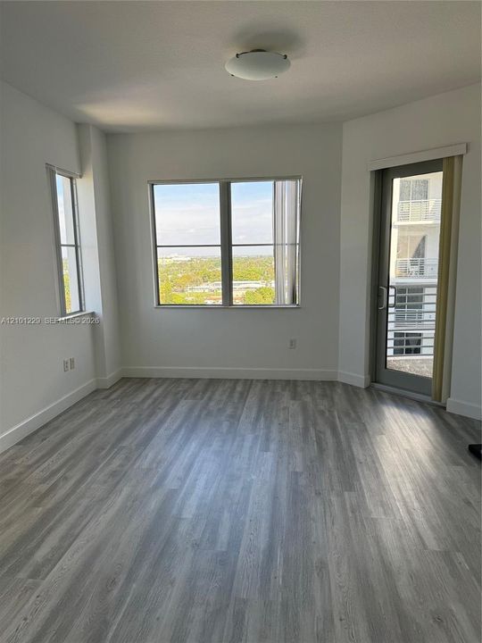 DINING/LIVING ROOM