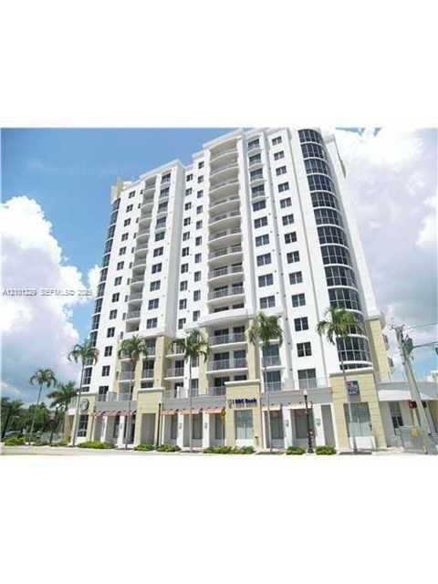 For Sale: $295,000 (1 beds, 1 baths, 745 Square Feet)