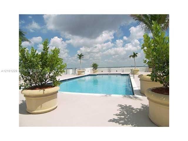 ROOFTOP & BBQ AREA