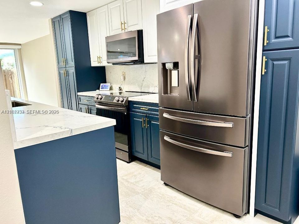 For Sale: $390,000 (4 beds, 2 baths, 2080 Square Feet)