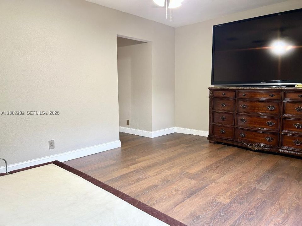 For Sale: $390,000 (4 beds, 2 baths, 2080 Square Feet)