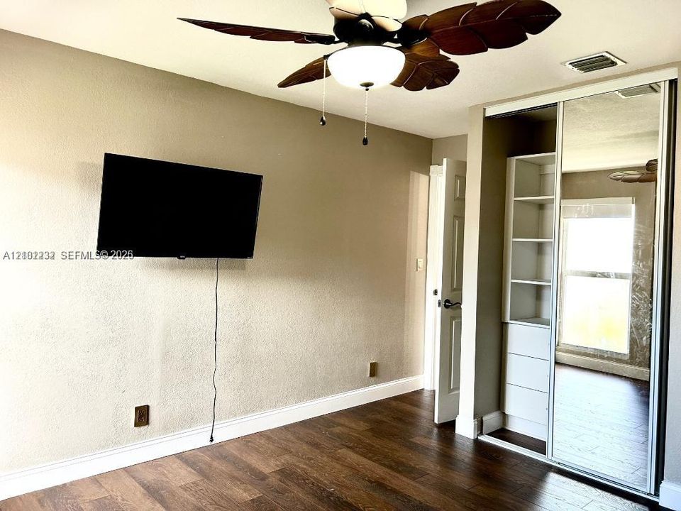 For Sale: $390,000 (4 beds, 2 baths, 2080 Square Feet)
