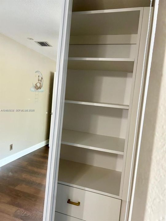 For Sale: $390,000 (4 beds, 2 baths, 2080 Square Feet)