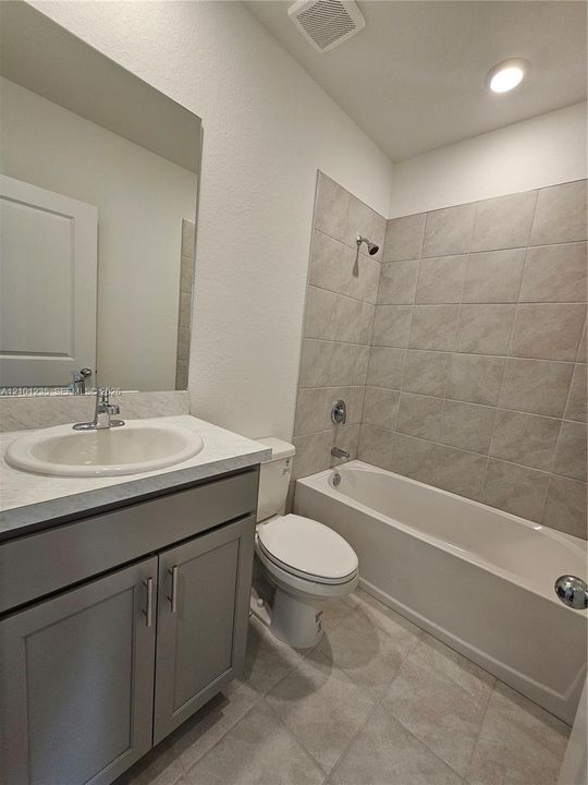For Rent: $2,600 (3 beds, 2 baths, 1448 Square Feet)