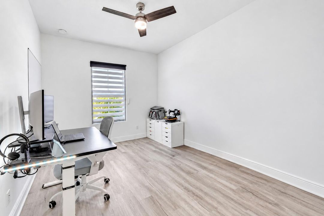 Bright Minimalist Home Office with Sit-S